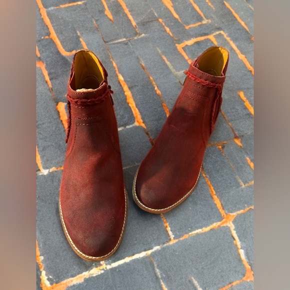 NEW Earth Women's Nika Ankle Boot Burgundy Suede Size 11M - Picture 1 of 14